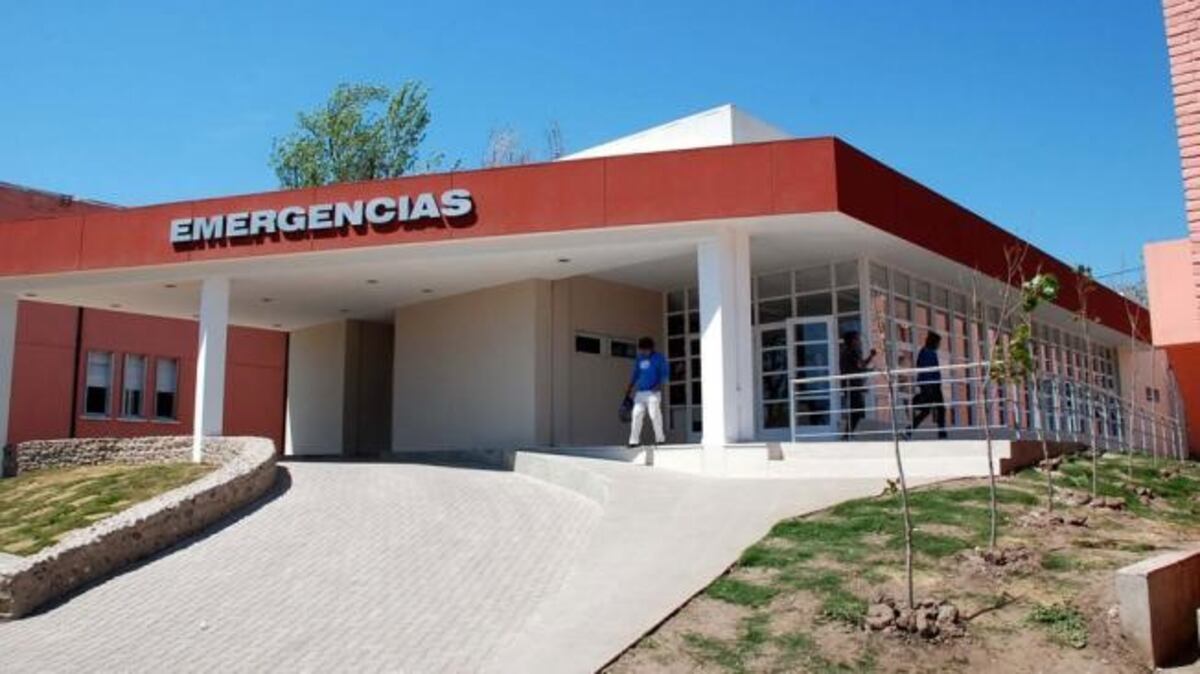 Córdoba violenta: se enojó por las demoras en el Hospital y comenzó a hacer destrozos
