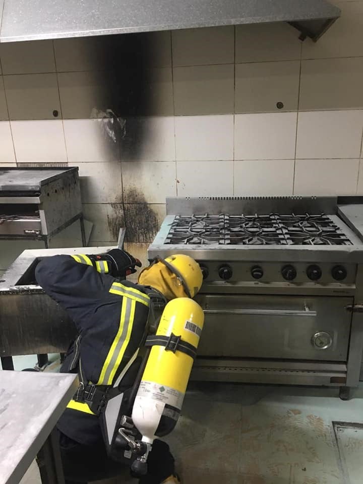 Incendio de freidora en estación de servicios.