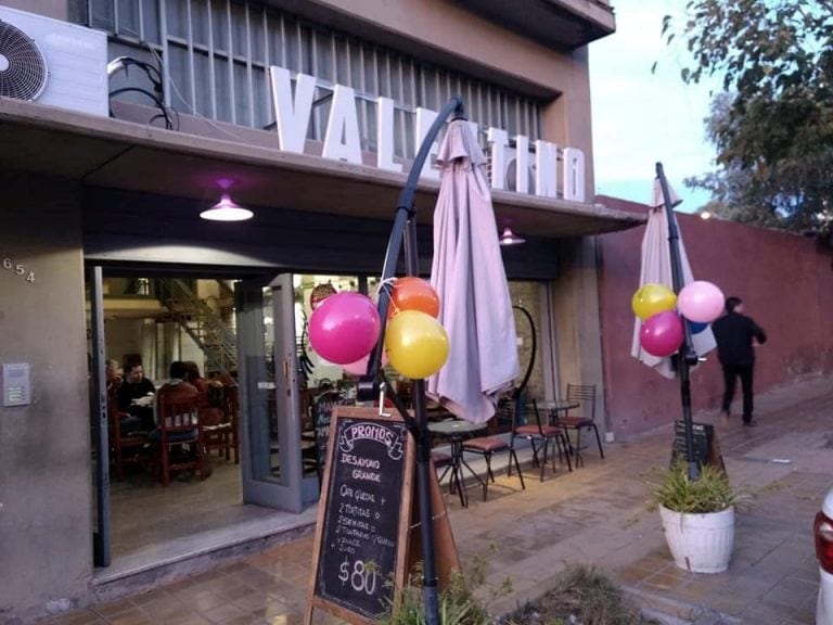 "Valentino Café", el bar sanjuanino que ofrece té gratis a las mamás que precisen amamantar a sus bebés. Facebook/Valentino CAFE-BAR