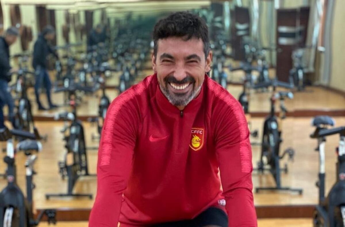 Lavezzi quiere retirarse y su hermano criticó a Central por una posible oferta