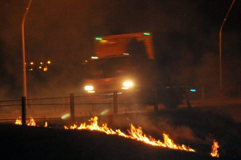 Incendio durante la madrugada en Chaco (Twitter Gustavo Flores)