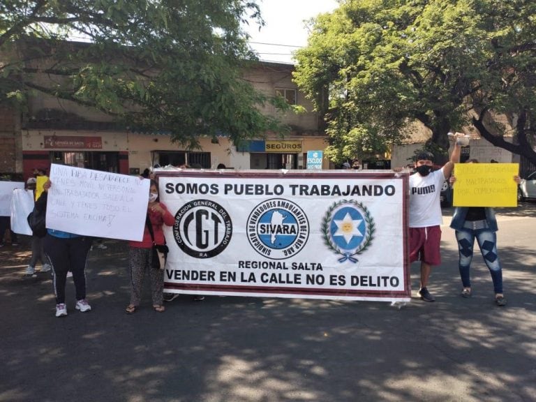 Vendedores ambulantes: "Vender en la calle no es delito". (FM Aries)