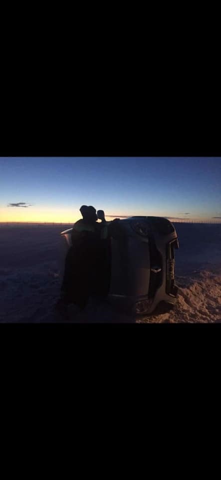 Vuelco de la Kangoo del Hospital de El Calafate. (Facebook)