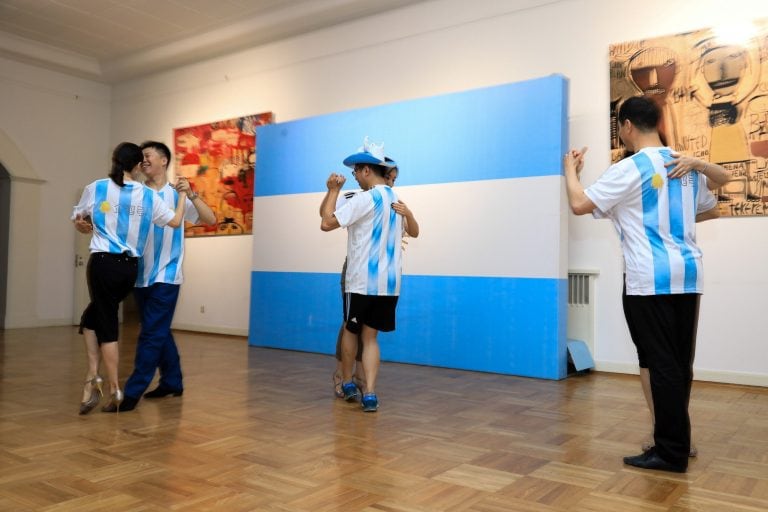 Baile de tango en la previa del partido.