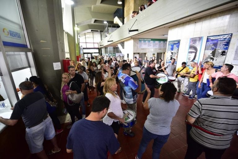 Protesta del Sindicato de Municipales por los contratados a los cuales Llaryora no les renovó el vínculo.