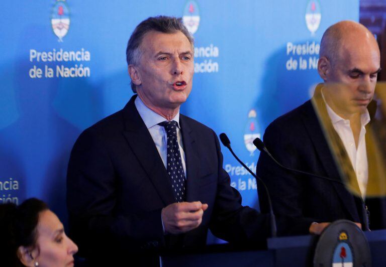 El presidente argentino, Mauricio Macri (c), participa durante el acto de apertura de la jornada "Argentina sin narcotráfico"