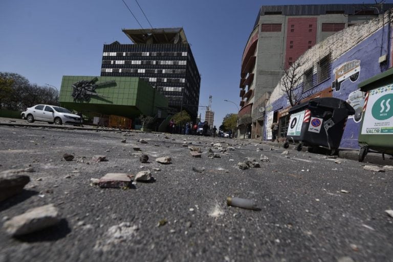 Cruce violento entre la Policía y Luz y Fuerza.