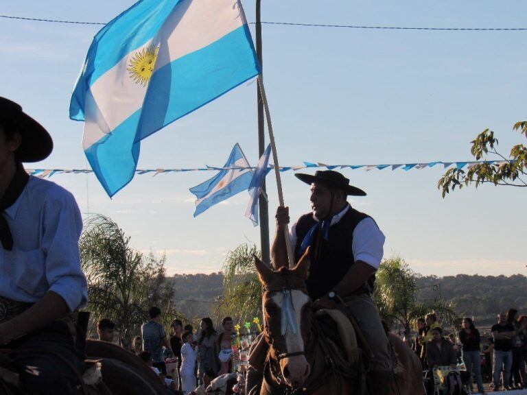 Gauchos de Misiones en el desfile cívico-militar realizado en Garupá por el día patrio. (MisionesOnline)