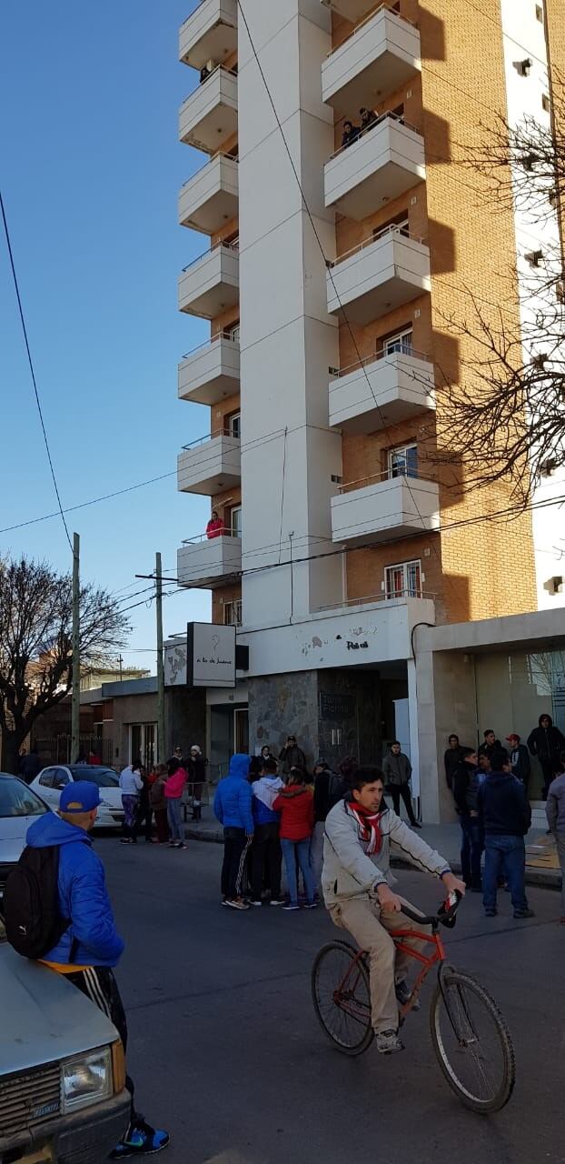 Investigan muerte de un joven caído de un edificio en Río Cuarto