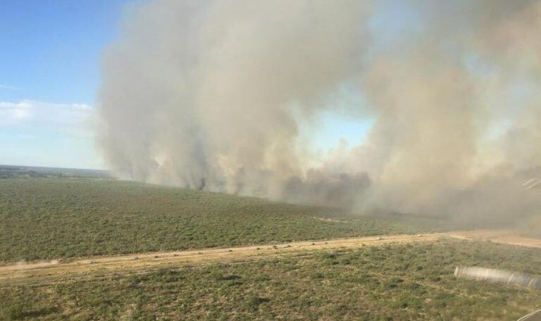 Vista aérea del foco de incendio en el Sur de Mendoza.