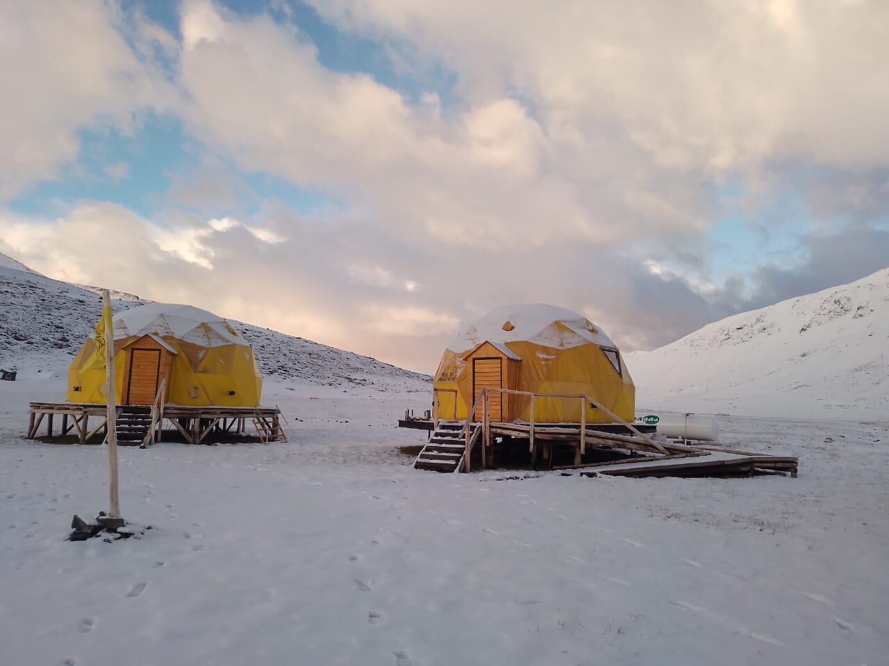 Pehuenche suspendido por nieve