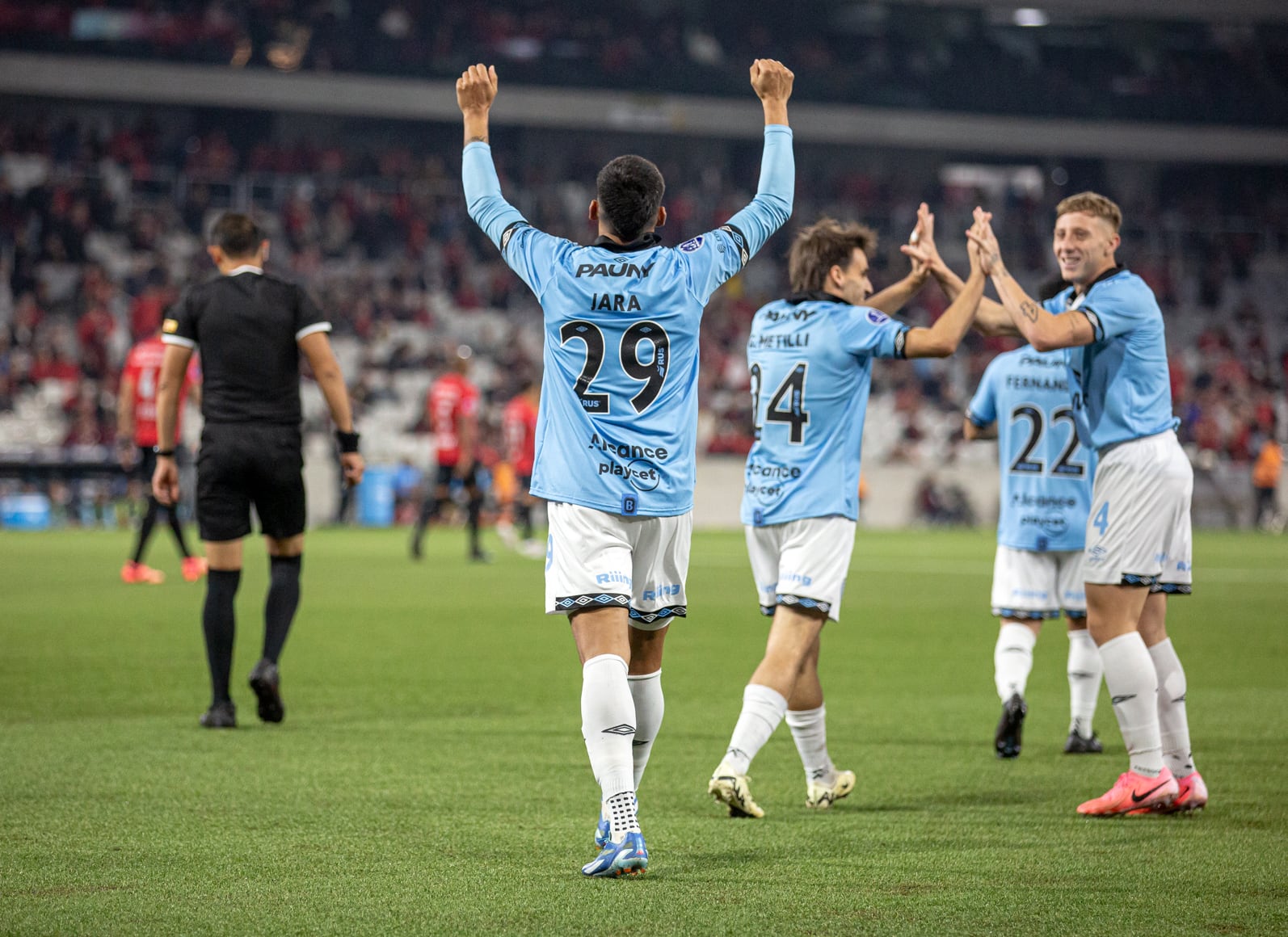 Belgrano visitó a Paranaense por la Copa Sudamericana. (Fotobaires y Prensa Belgrano)