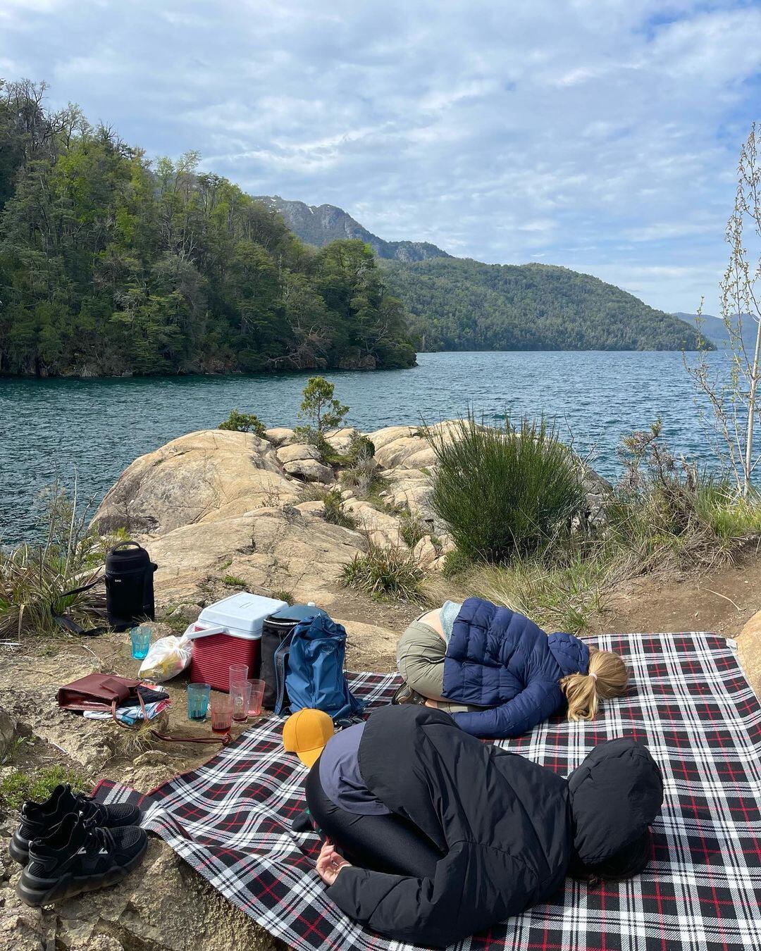 Los vacaciones de Gimena Accardi y Nico Vázquez en San Martín de Los Andes.