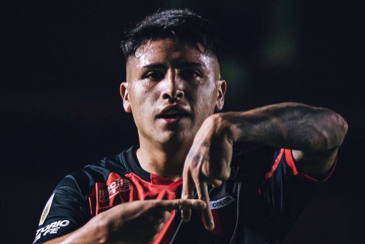 Colón rechazó la oferta de Boca por Facundo Farías y puede caerse la negociación