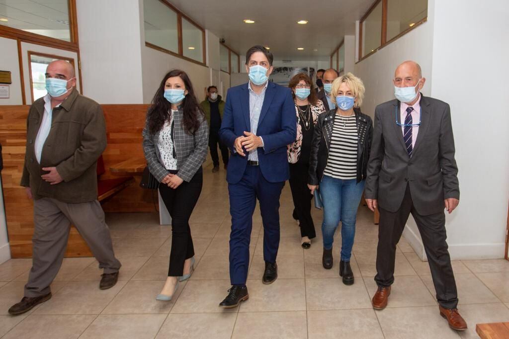 María José Calderón, acompañada del director del Instituto Terra Nova, Sebastián Puig Ubois, participó del encuentro que mantuvo el ministro de Educación de la Nación.