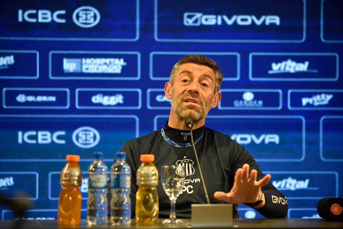 Conferencia de prensa de Pedro Caixinha, Dt de Talleres. (Ramiro Pereyra / La Voz)