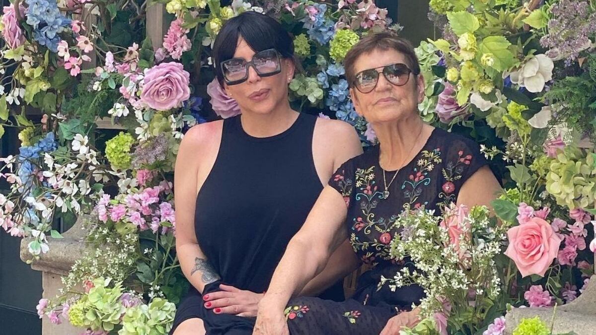 Tras vacunarse en Mendoza, La Turca está en Nueva York de vacaciones con su mamá