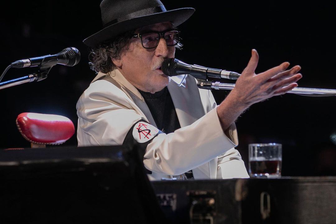 Charly García sufrió una quemadura en su pierna y fue hospitalizado. Este domingo, recibió el alta. 