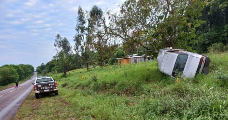 Un hombre terminó lesionado tras despistar con su vehículo en Villa Bonita.