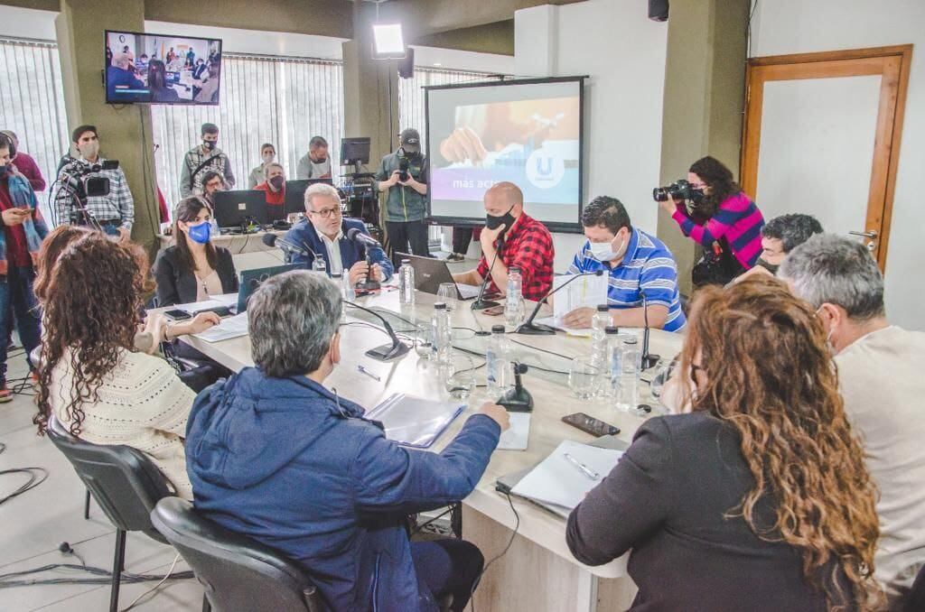 Daniele se reunió con los ediles ushuaienses para conversar acerca del Presupuesto 2022.