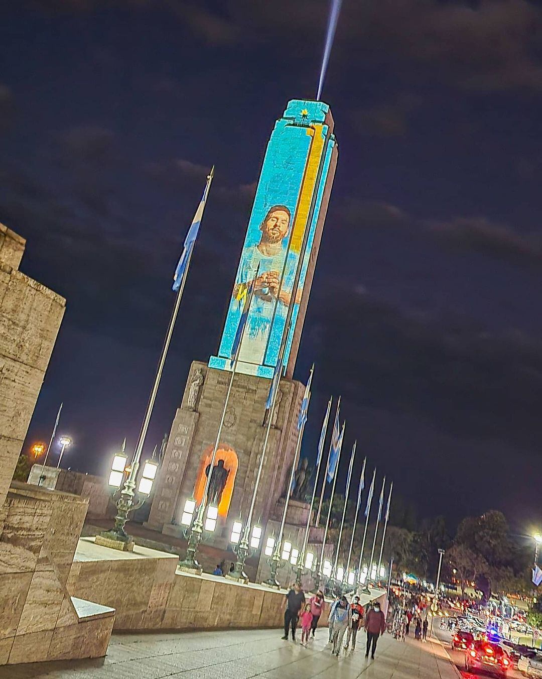 Proyectaron la imagen de Lionel Messi en el Monumento a la Bandera