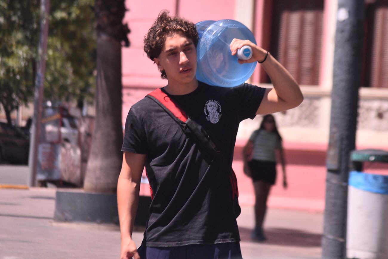 Jornada de intenso calor en la ciudad de Córdoba. (Pedro Castillo / La Voz)