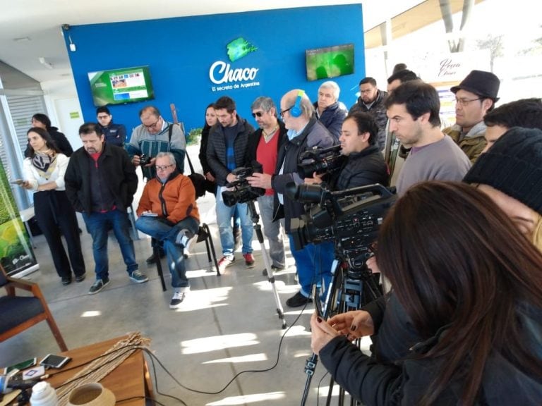 Algunos de los periodistas que acudieron a la conferencia convocada por el gobernador Peppo.