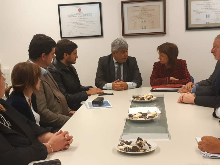 Patricia Bullrich reunida con funcionarios judiciales y de seguridad santafesinos