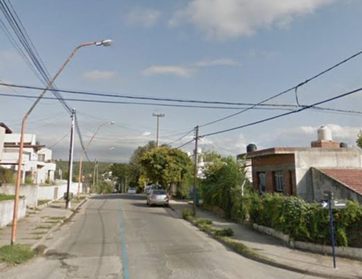 Carlos Paz: dos jóvenes robaron, los atraparon y sus familiares atacaron a los policías