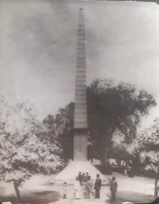 Pirámide de la Plaza San Martín, luego demolida.