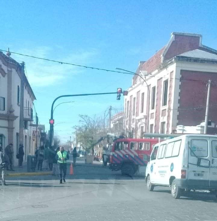 Principio de incendio en la Comisaría de Alta Gracia. Créditos: 101.1 Radio Ciudad.