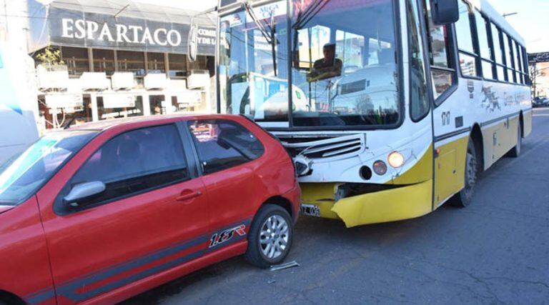 Choque múltiple en la Avenida Luro (El Diario)