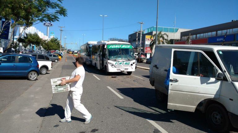 El accidente ocurrió en la esquina de Colón y Sagrada Familia.