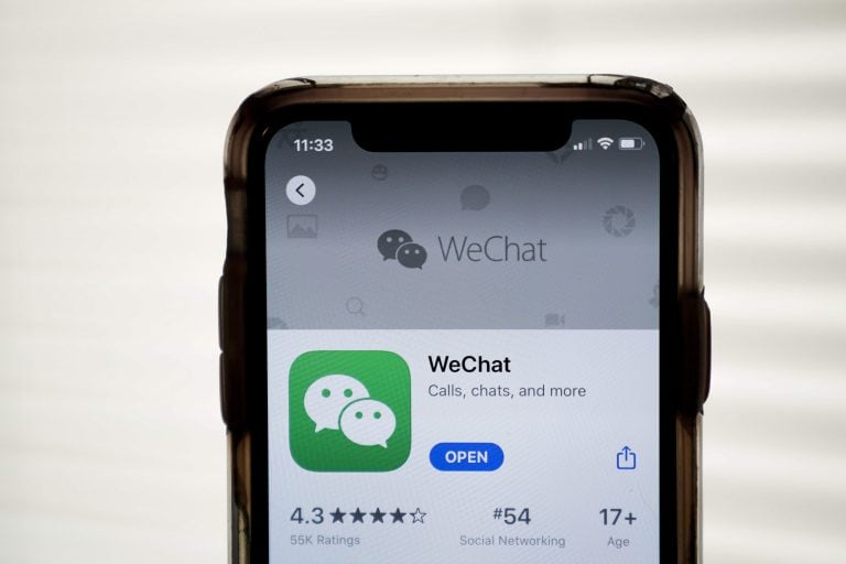 Una jueza de California suspendió la prohibición dictada por el Departamento de Comercio, en nombre de la seguridad nacional, de bajar en Estados Unidos la aplicación WeChat (Foto: Drew Angerer / GETTY IMAGES NORTH AMERICA / AFP)