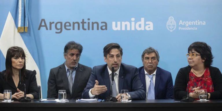 El ministro de Educación Nicolás Trotta aseguró que: "La verdad es que no sabemos cuándo se va a poder volver a las clases; está claro que el 13 no será, y no se sabe si será mayo". (Foto: Xinhua/Martín Zabala/Clarín)