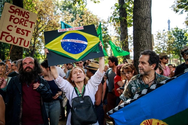 Manifestantes en París, Francia. (EFE)