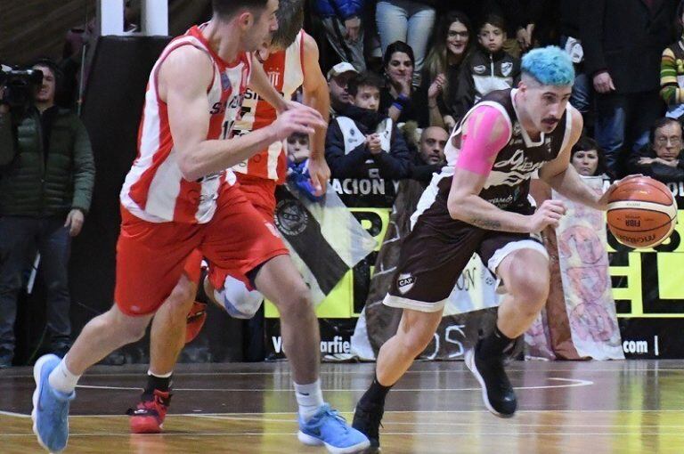 Platense frente a San Isidro en la Liga Argentina