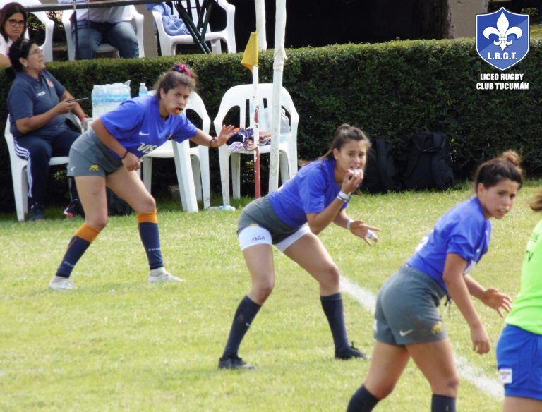 Abril Romero jugando para "Las Pumitas". (Foto: Liceo Rugby Club Oficial).