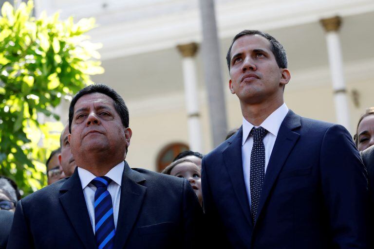 Juan Guaido junto a Edgar Zambrano (REUTER)