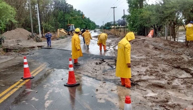 La RN 68 hundida por el temporal. (Web)