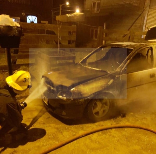 Incendio de un vehículo en el barrio austral