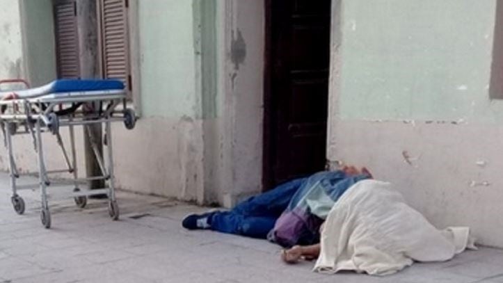 Hallaron a un colombiano asesinado de tres puñaladas en Corrientes. (Foto: Época)