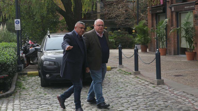 Claudio "Chiqui" Tapia, al llegar a la reunión de dirigentes. Foto: EFE.