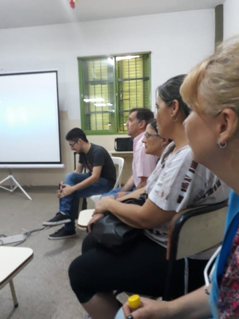 La proyección de la película en el ENSAG, que estuvo destinada a docentes y a toda la familia del colegio.