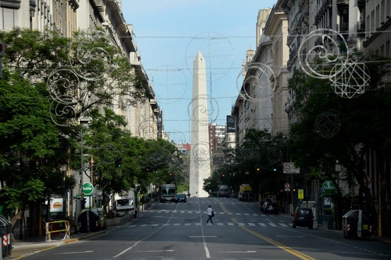 26-12-14 Buenos Aires Ciudad vacia por el feriado puente despues del feriado de Navidad DYN01, BUENOS AIRTES 26/12/2014, EL CENTRO PORTEÑO SE PRESENTA ESTA MAÑANA CON POCO MOVIMIENTO POR EL FERIADO PUENTE FOTO:DYN/REODOLFO PEZZONI\u002E buenos aires  recorrida por la ciudad vacia fin de semana largo de navidad calle calles avenidas vacias sin transito ni gente