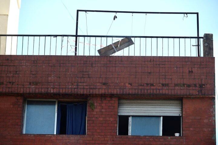 El menor cayó desde la terraza de un hotel (Clarín).