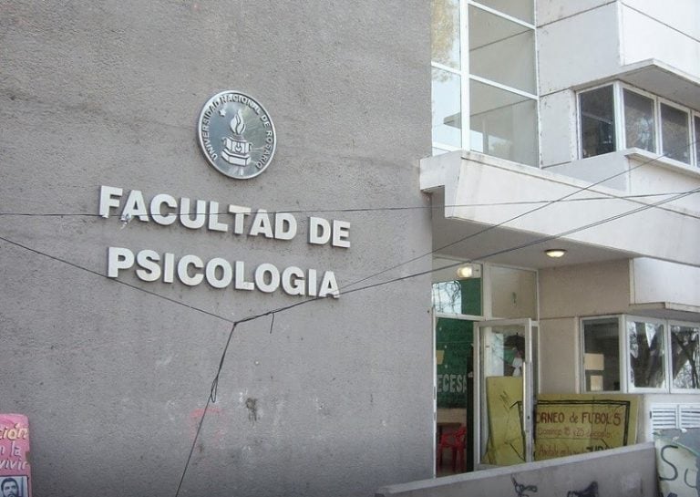 El psicólogo acusado de abuso es docente en la UNR. (Archivo)