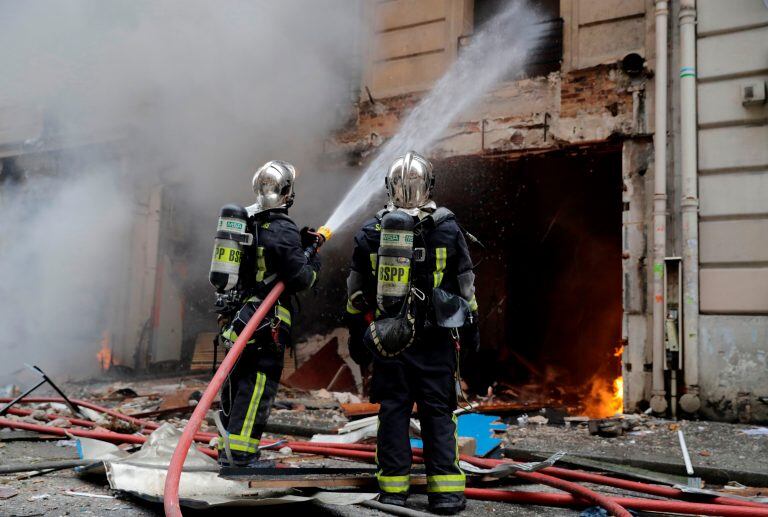 Por un escape de gas, explotó una panadería en el centro de París, Francia (AFP)