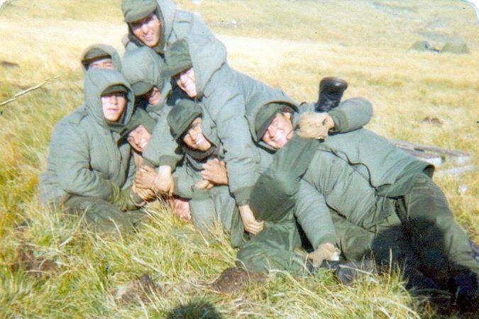 Grupo del batallón en un momento de descanso del combate