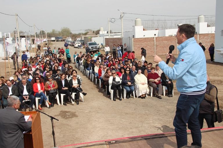 Entrega de vivienda 333 en 8 años de gestión en Arroyito